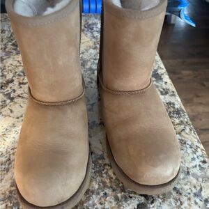 Ugg girls size 4 Tan Shearling Lined Boots